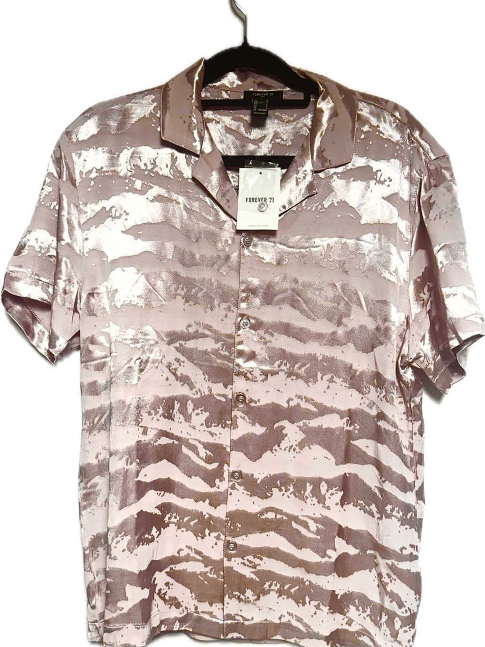 Forever 21 Men's Short-Sleeve Button-Down Shirt in Lilac Print - Picture 2 of 5